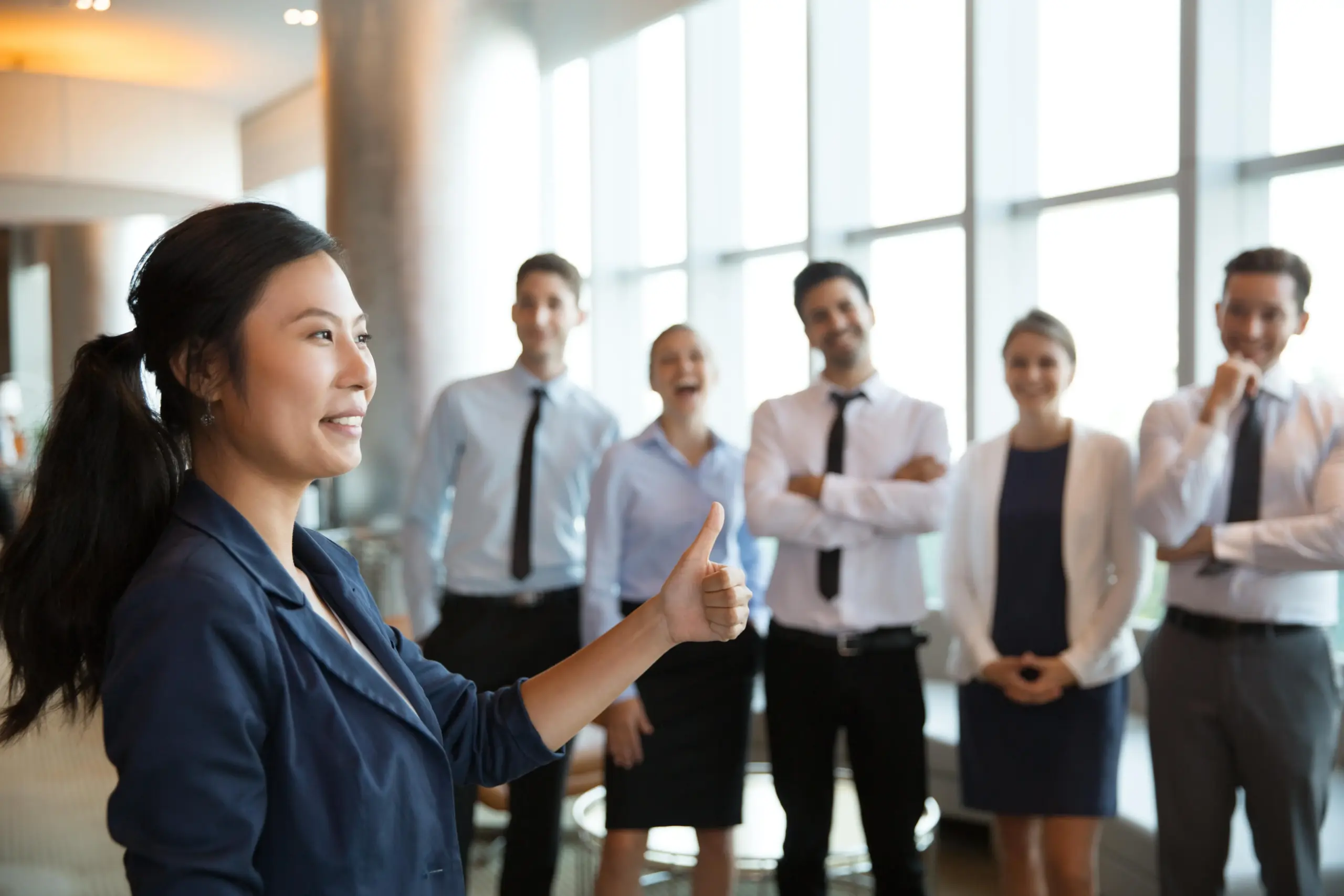 asian businesswoman with thumb up gesture (1)
