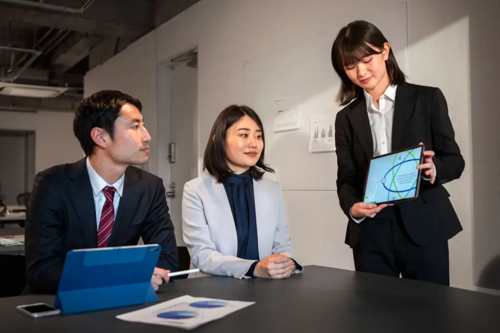business people working with ipad front view (1)