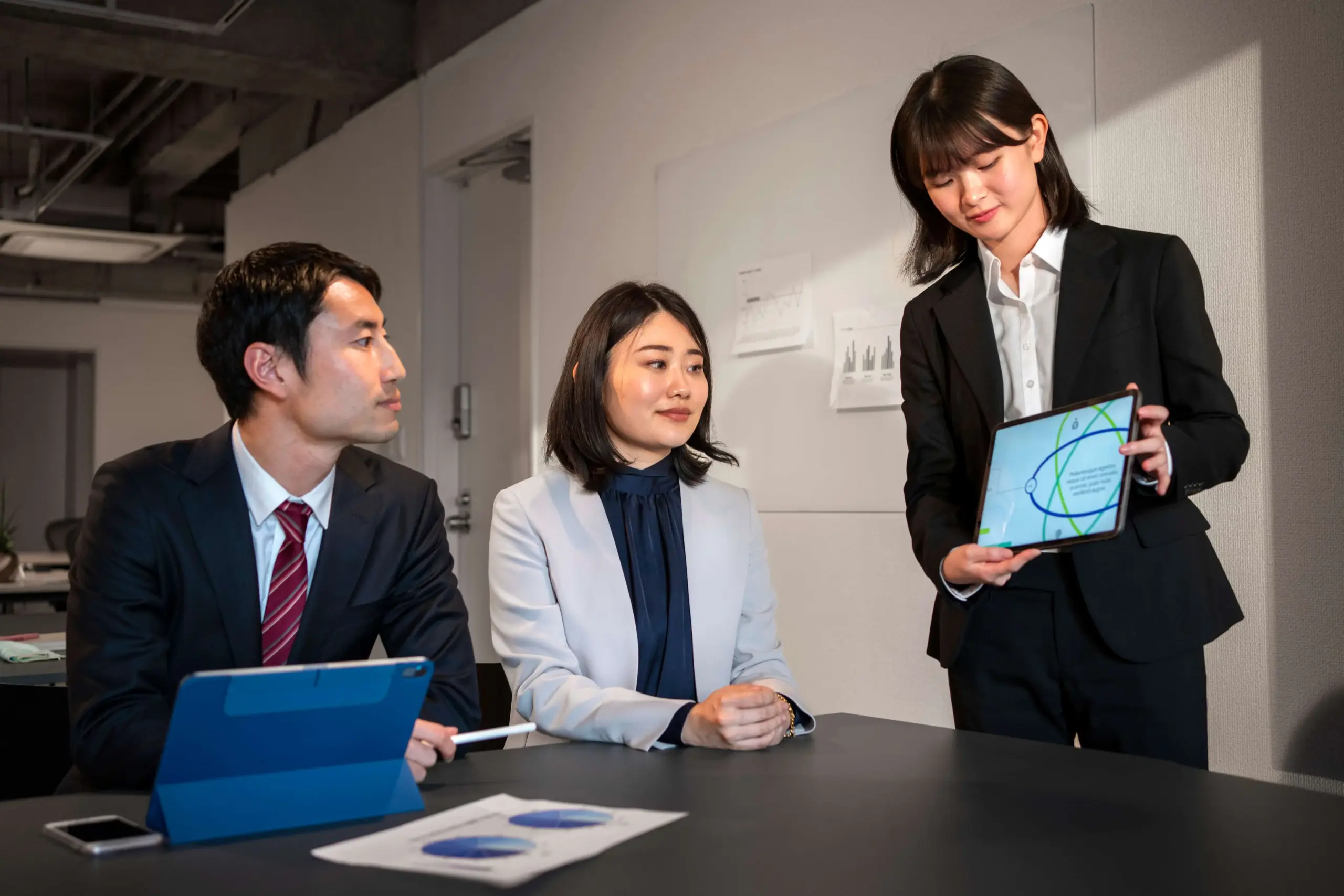 business people working with ipad front view (1)