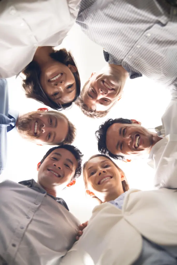 happy business people with their heads together (1)