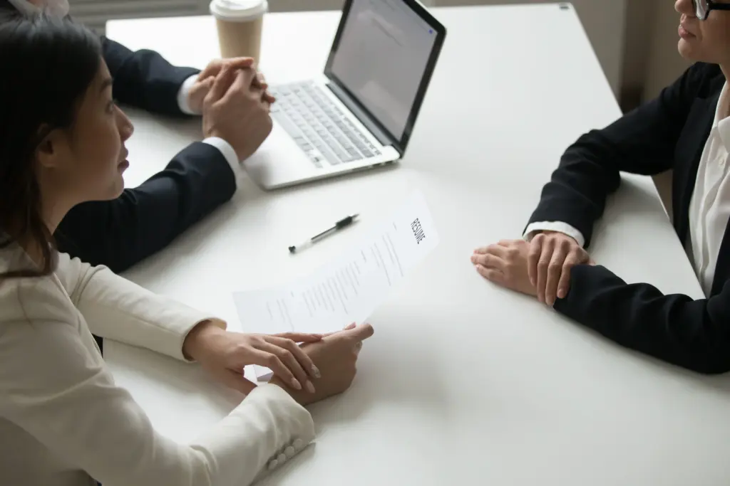 hr managers interviewing job applicant (1)