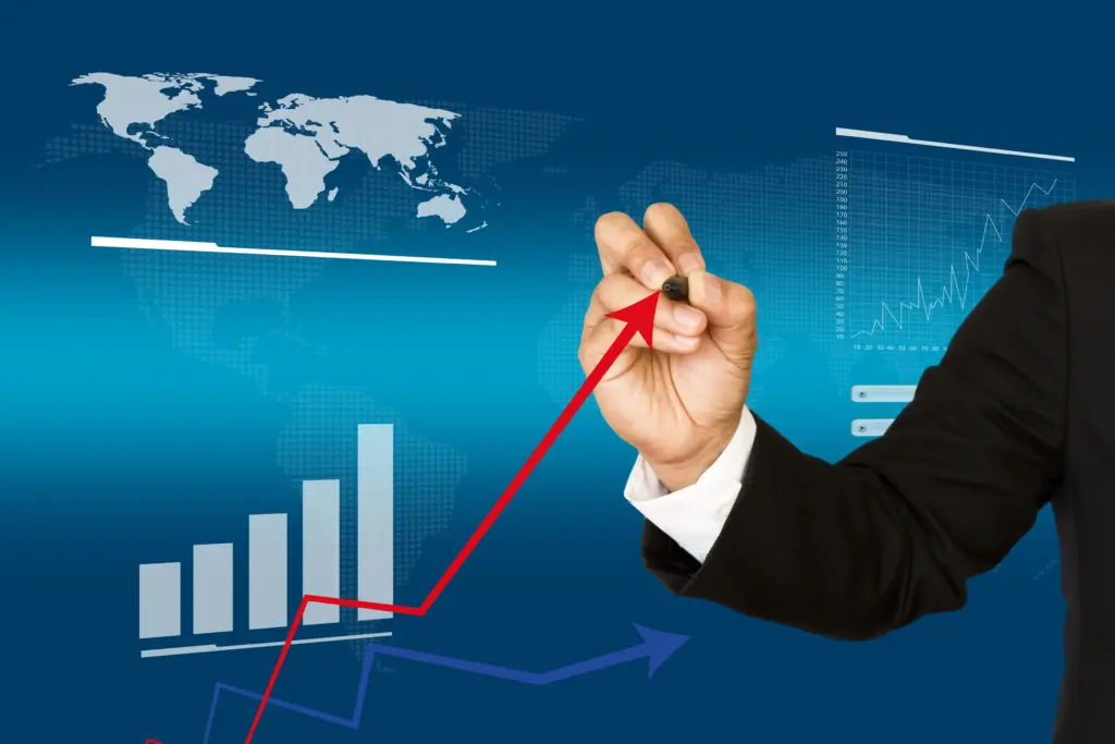 businessman drawing red line (1)