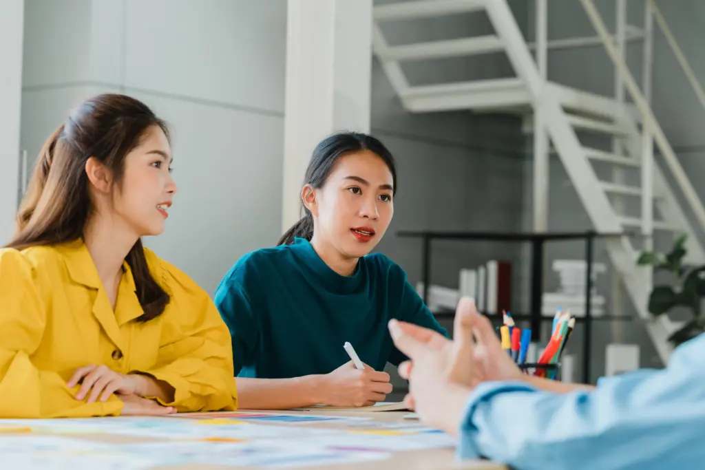 group young college students smart casual wear campus friends brainstorming meeting talking discussing work ideas new design project modern office coworker teamwork startup concept (1)
